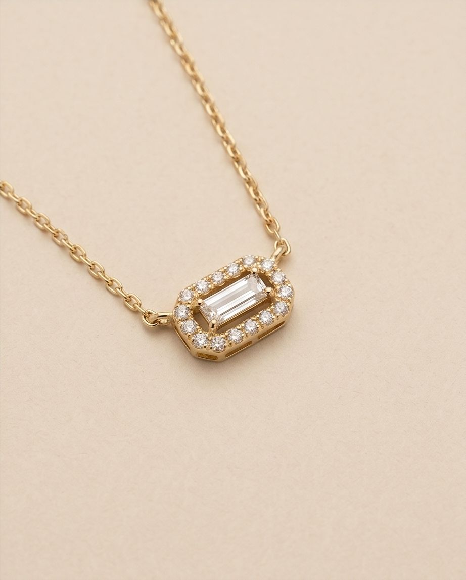 قلادة اللؤلؤ والماس (Pearl Diamond Pendant)